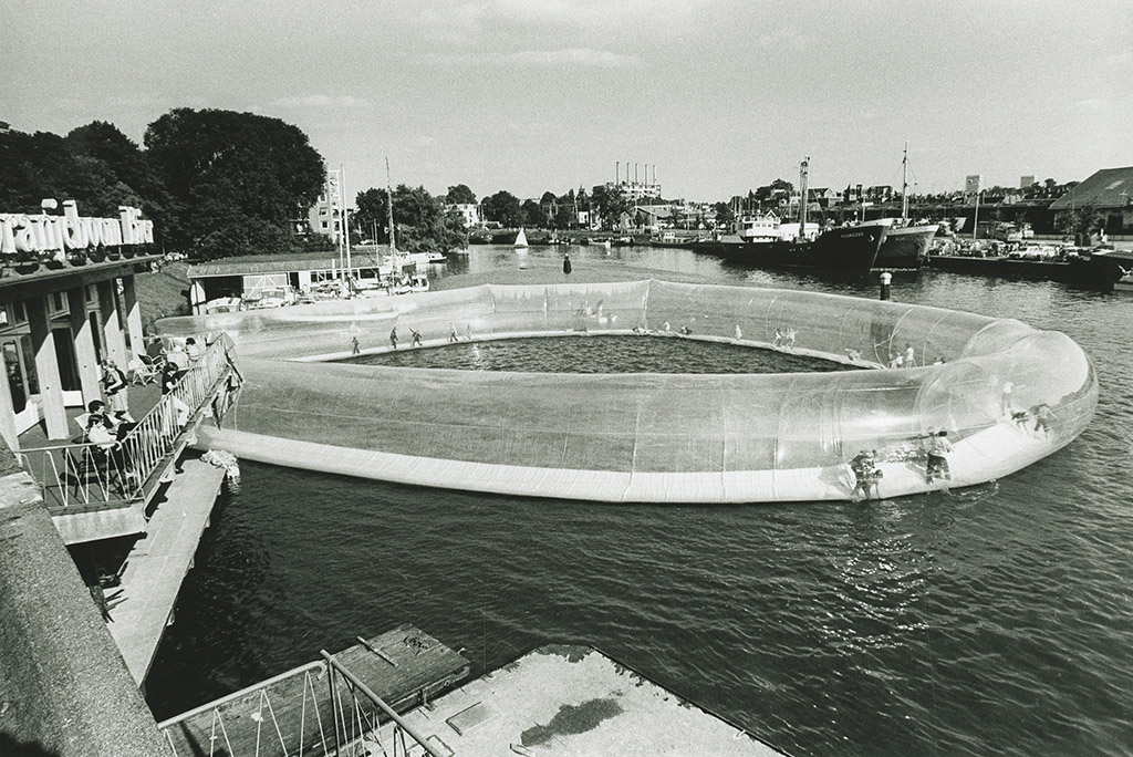 Waterwalk Tube, 29 augustus 1972. Foto Pieter Boersma, Groninger Archieven (2138_3638)